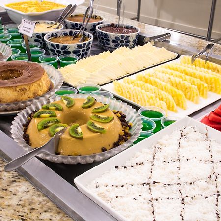 波索卡达黄金公园全包酒店 Poços de Caldas 外观 照片 A dessert buffet