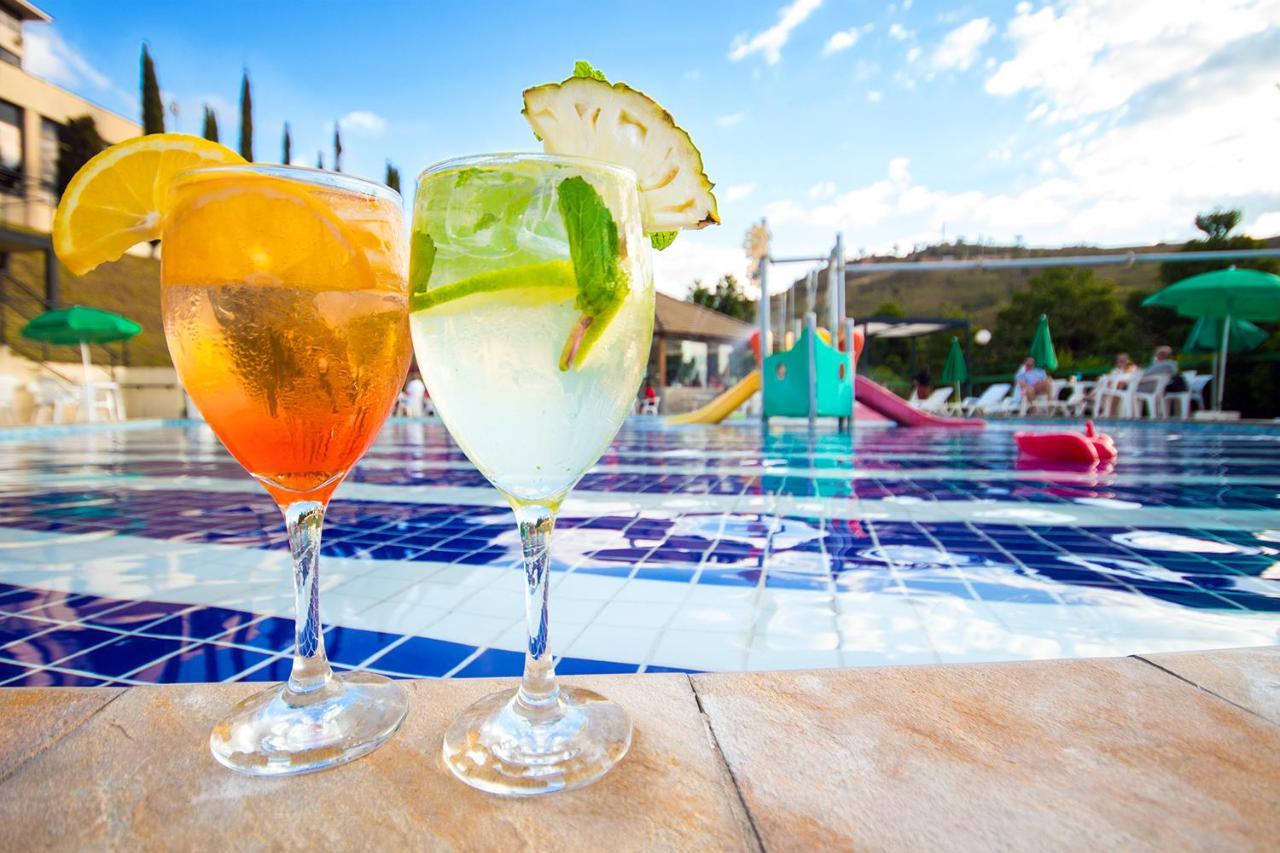 波索卡达黄金公园全包酒店 Poços de Caldas 外观 照片 Two Aperol Spritz cocktails