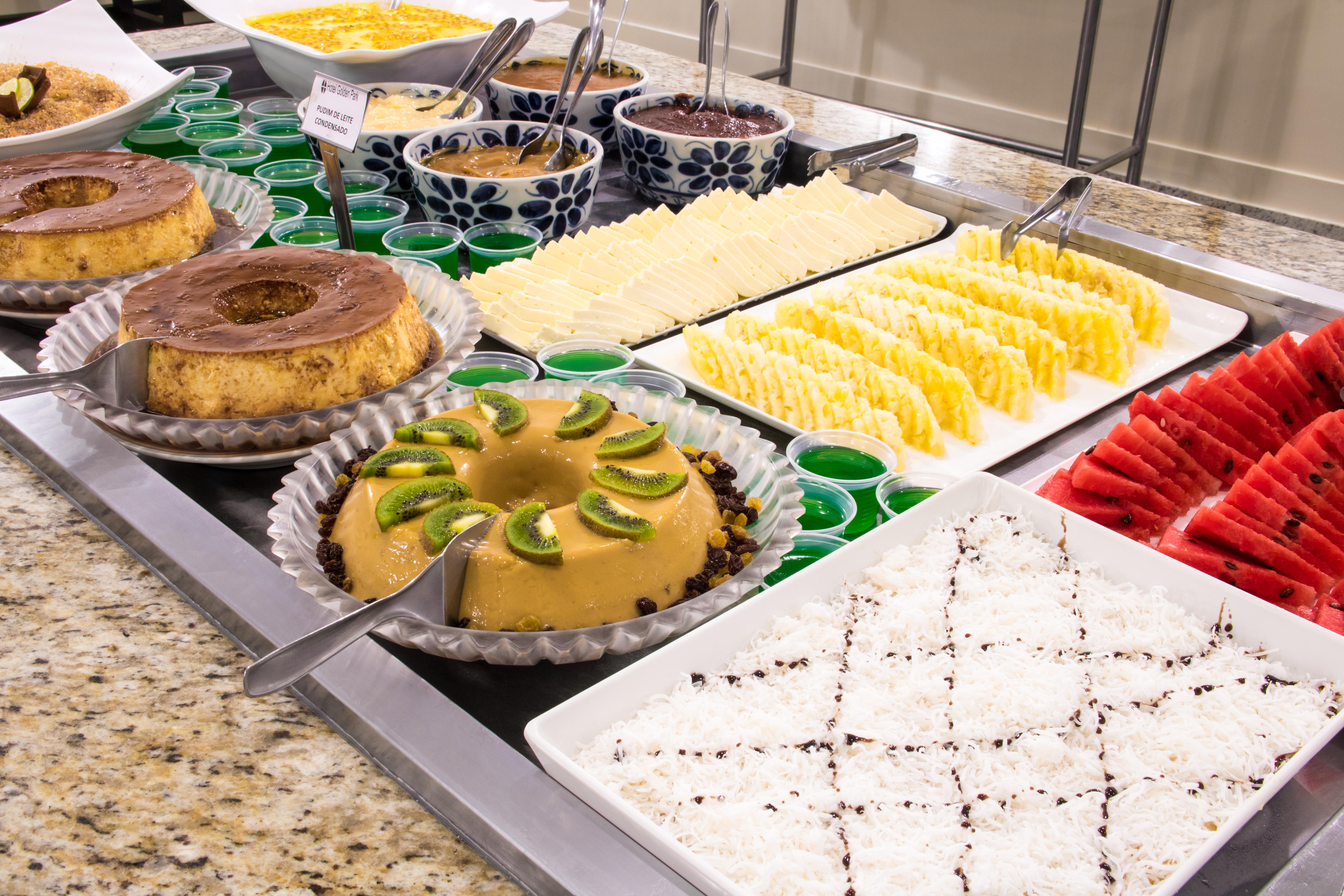 波索卡达黄金公园全包酒店 Poços de Caldas 外观 照片 A dessert buffet