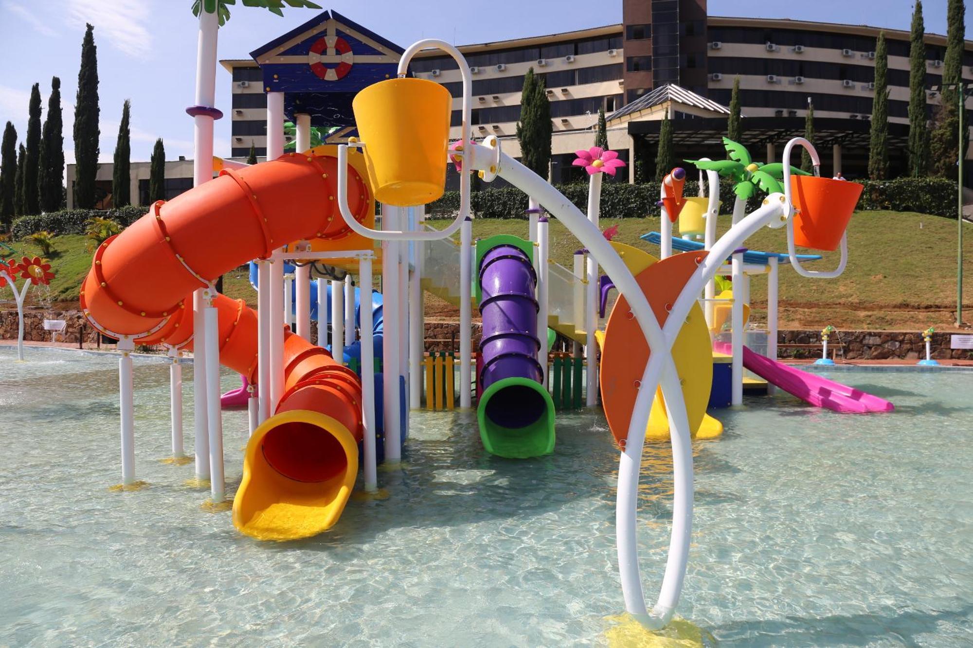 波索卡达黄金公园全包酒店 Poços de Caldas 外观 照片 A water playground at a hotel