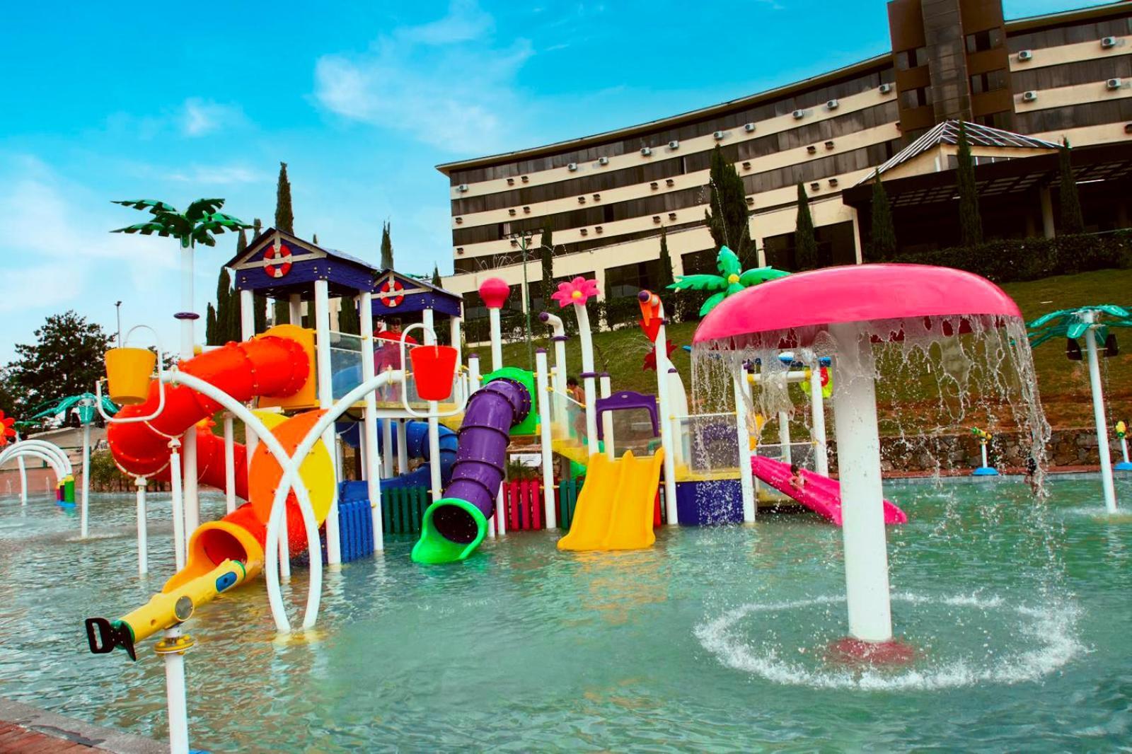 波索卡达黄金公园全包酒店 Poços de Caldas 外观 照片 Water park at the hotel