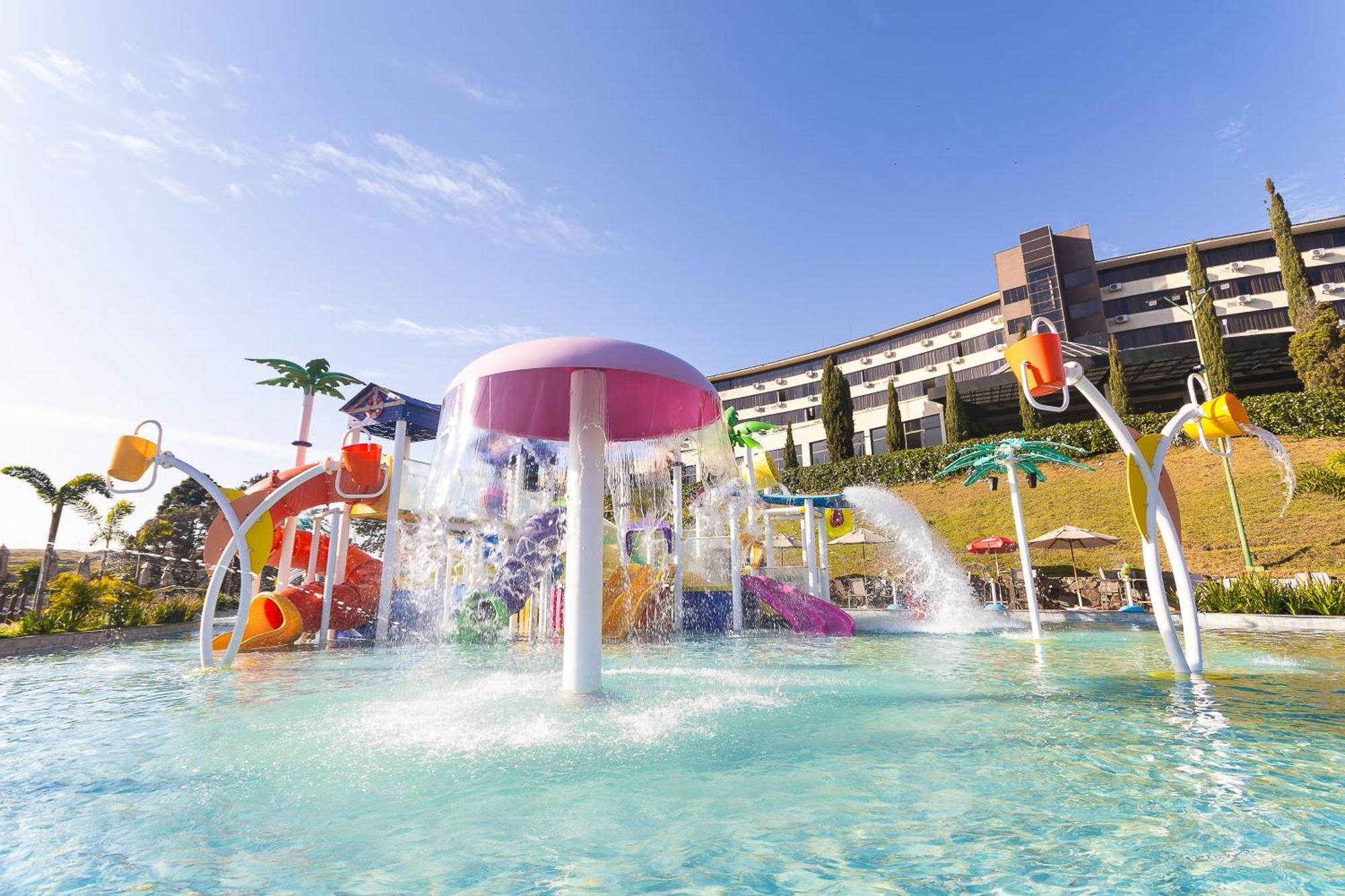 波索卡达黄金公园全包酒店 Poços de Caldas 外观 照片 The water park at the hotel