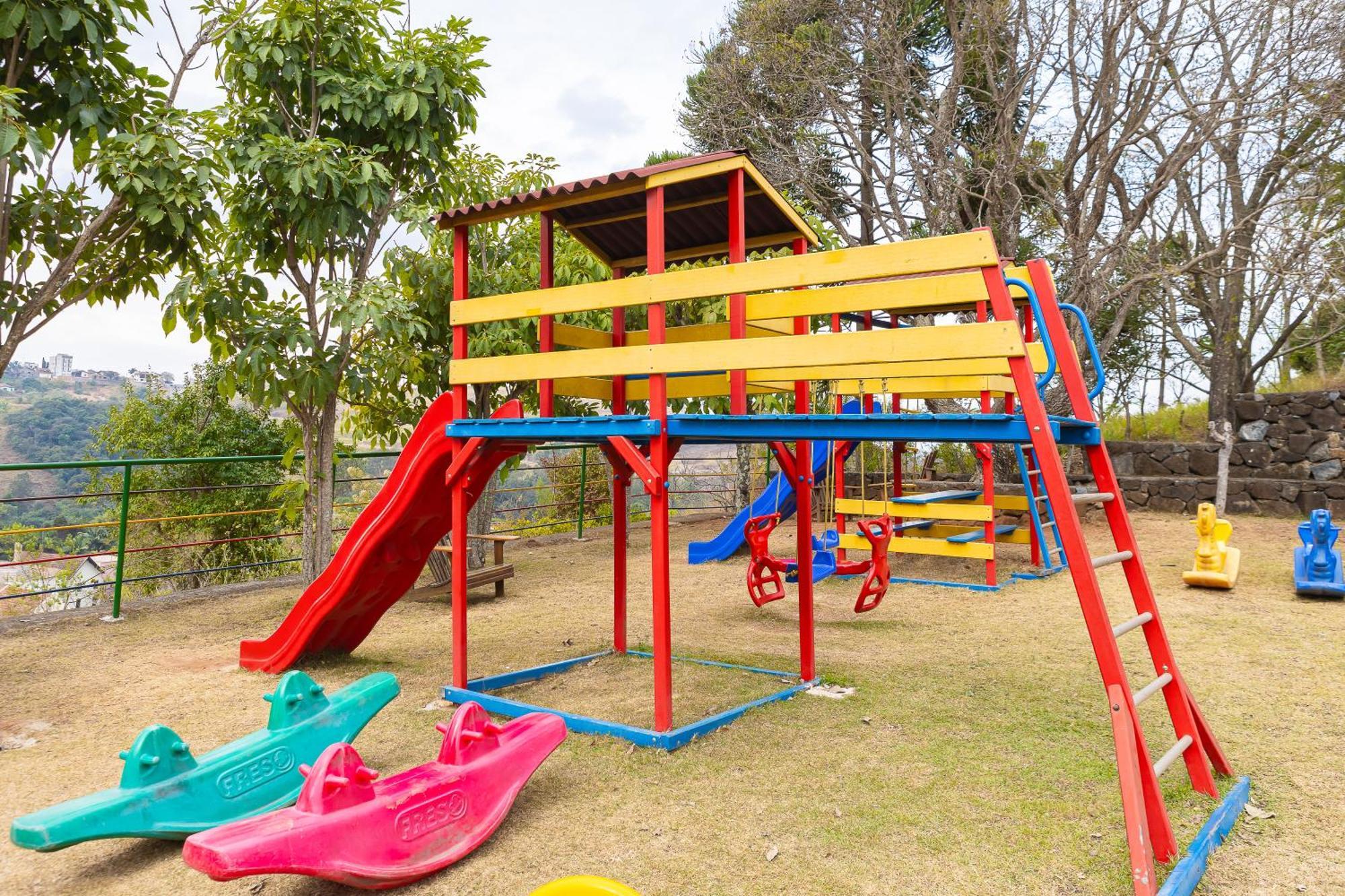波索卡达黄金公园全包酒店 Poços de Caldas 外观 照片 Playground at the school