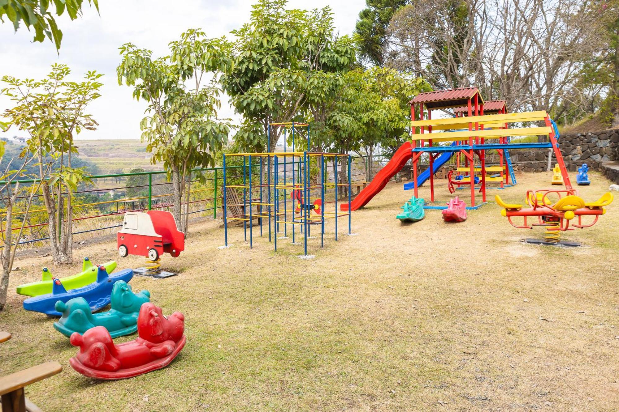 波索卡达黄金公园全包酒店 Poços de Caldas 外观 照片 Playground in the park